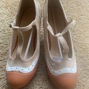 High heels Chase & Chloe size 9.